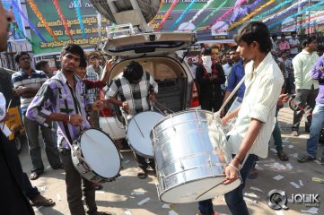 Yevadu Hungama at Sandhya Theatre
